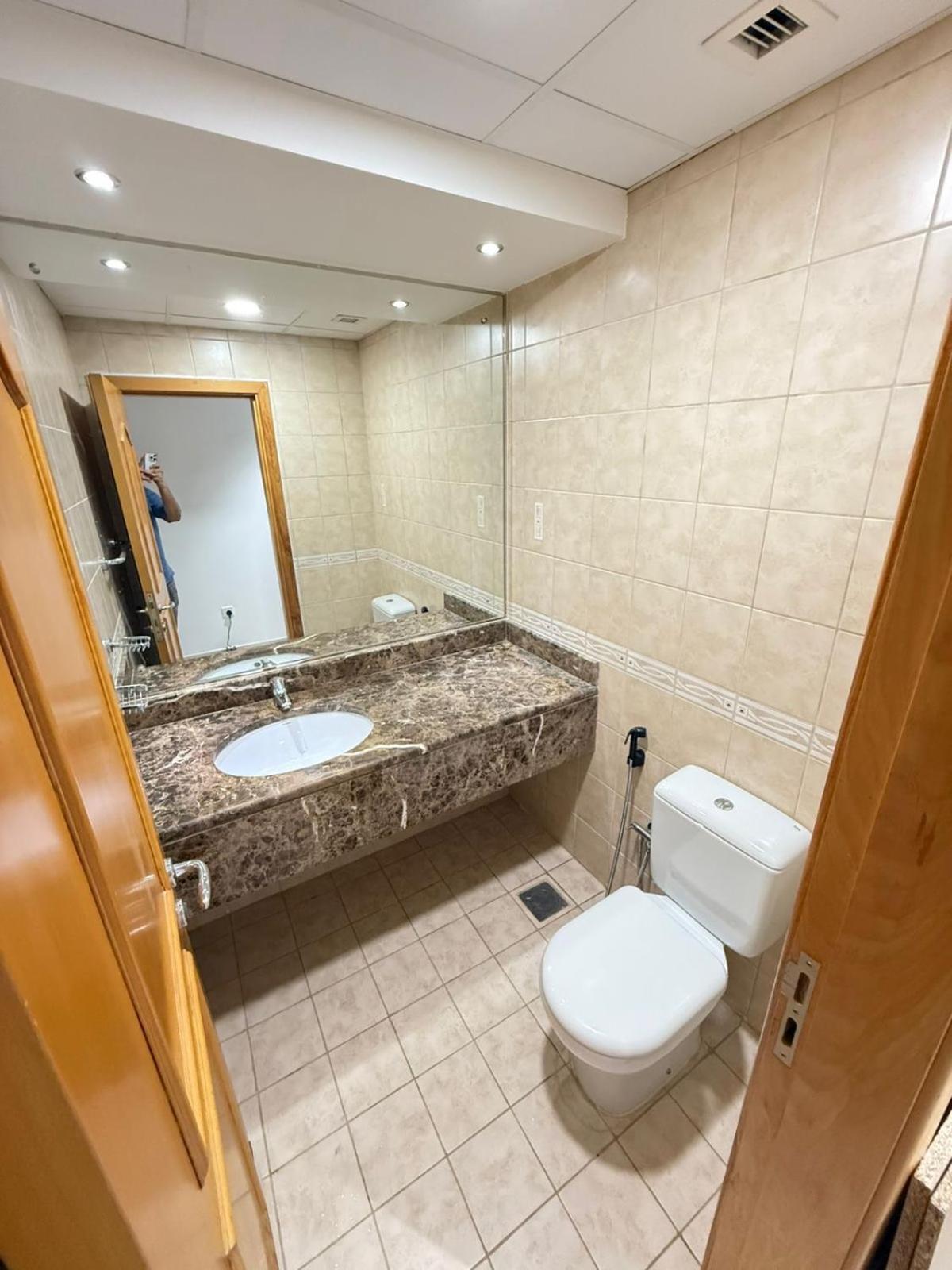 Backpackers Heaven ! 18 Beds In A 2 Bedroom Apartment In Front Of Union Metro Station Diera Dubai Exterior foto